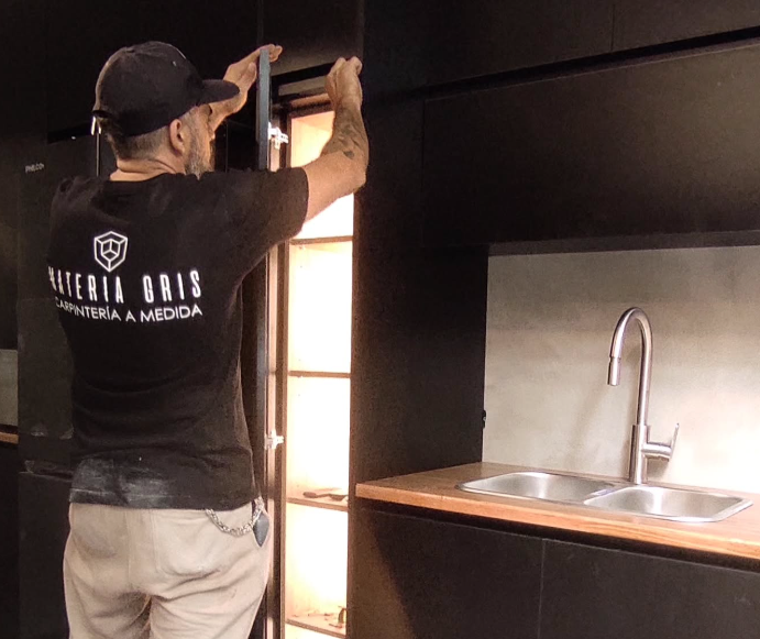 Materia gris - Nosotros