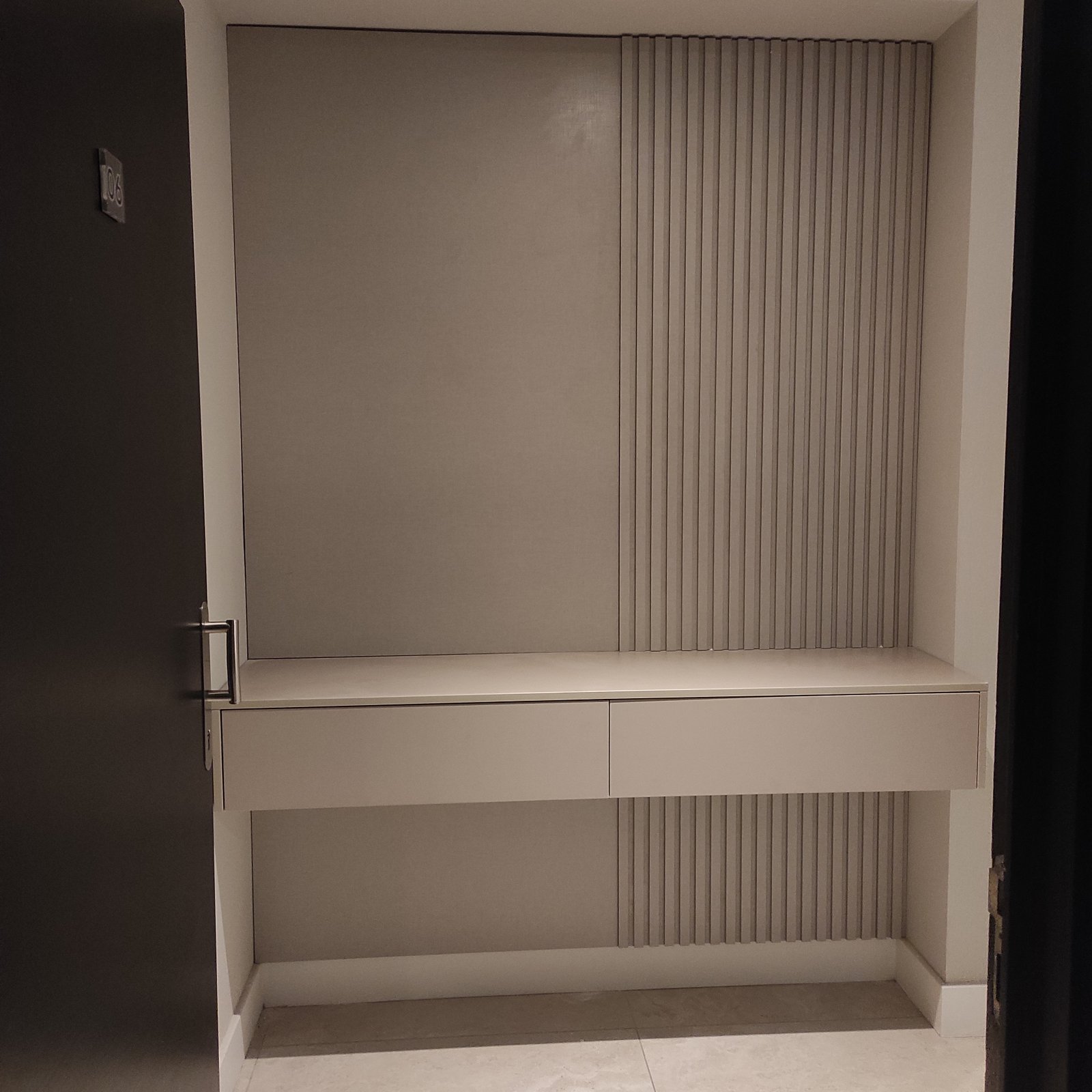 Vestidor con iluminación LED interior